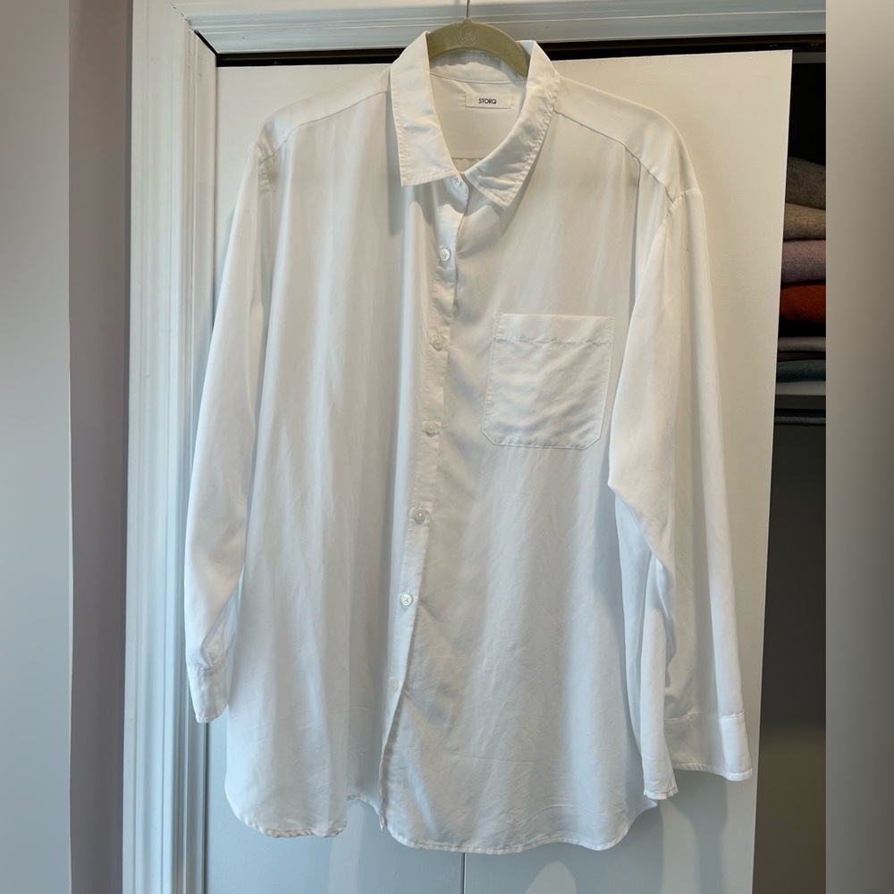 STORQ Maternity button up top